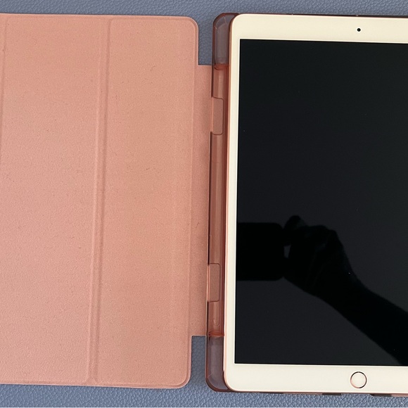 Apple iPad Air 3 Bundle - Picture 5 of 14